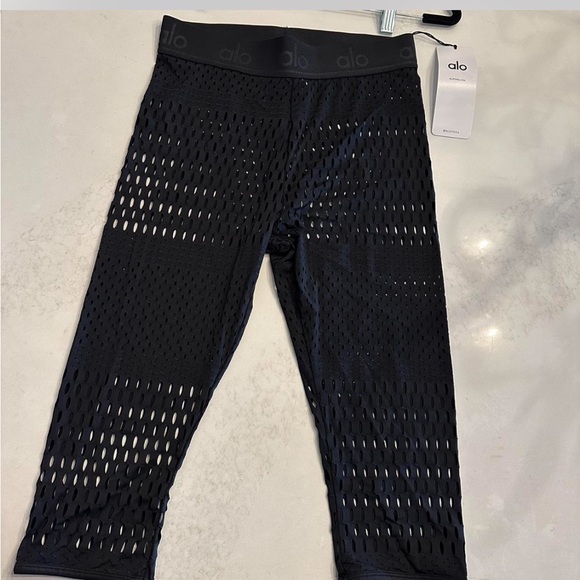 ALO Yoga limited edition capri SET - Picture 3 of 5